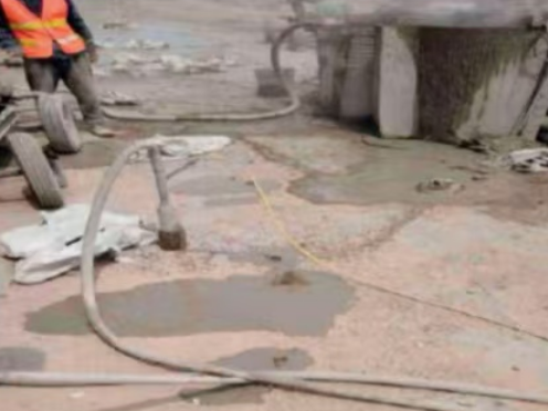 萧县水泥混凝土路面板底注浆技术 路面脱空注浆整治方案